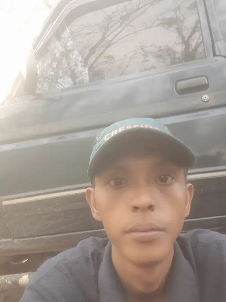Saya ingin mencari kerja bengkel motor .