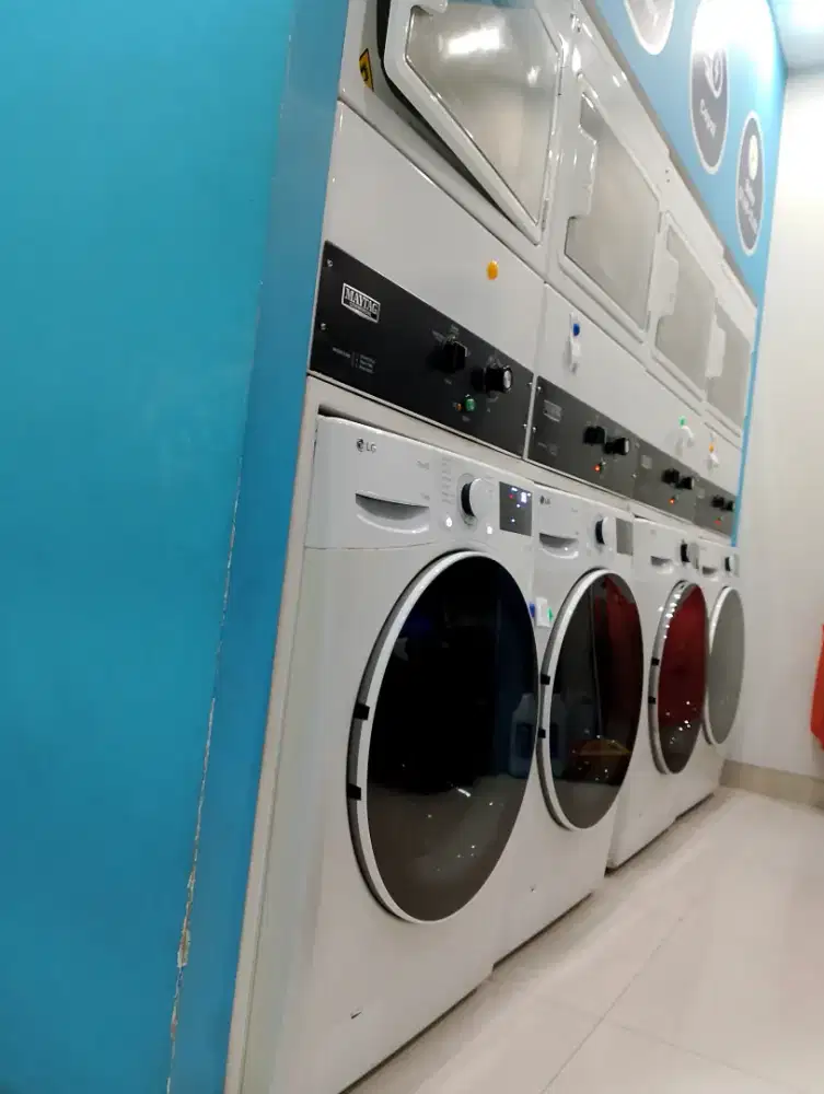 Karyawan laundry wanita