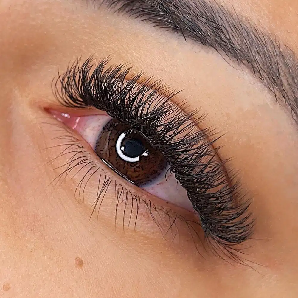 Eyelash dan nails