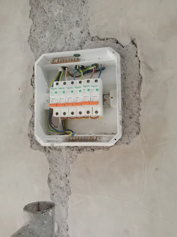 Menerima pemasangan instalasi listrik dan lampu hias