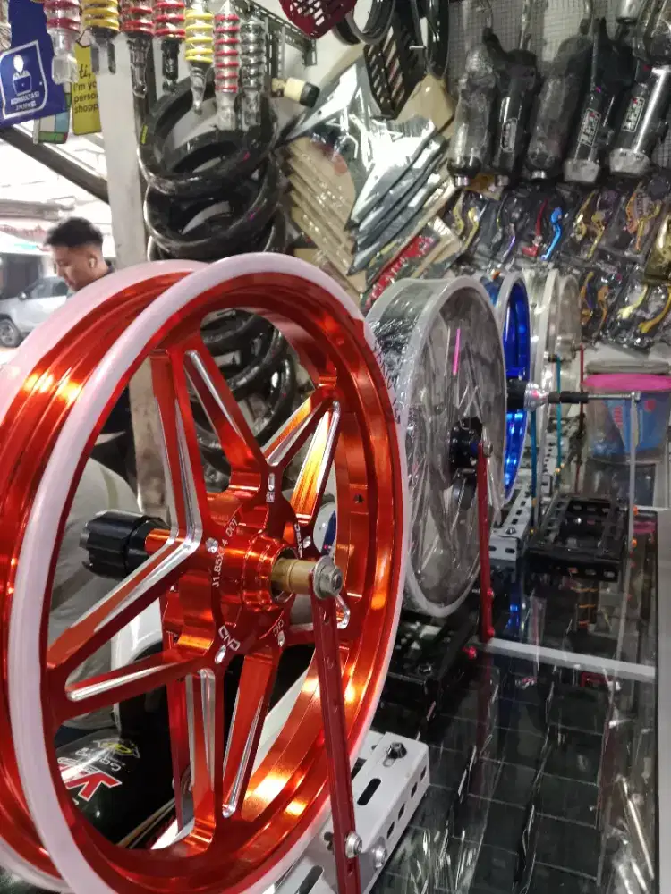 Di butuhkan mekanik motor profesional