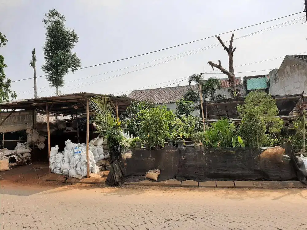 TENAGA PEMBUATAN PUPUK DAN PERAWATAN TANAMAN