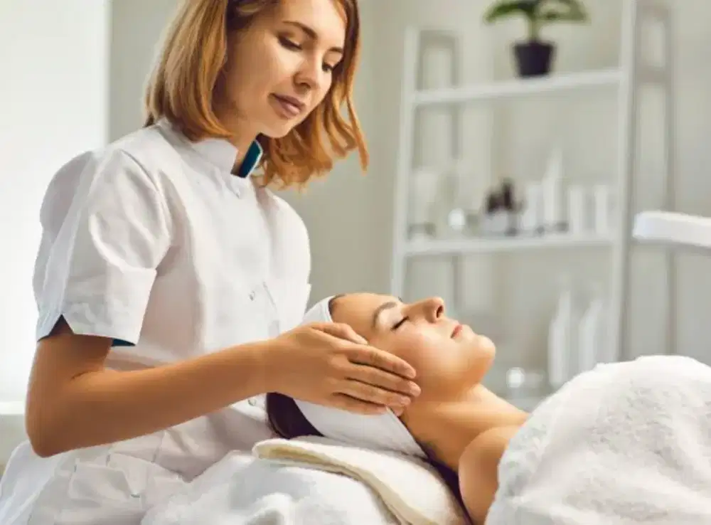 Beautician Therapist Facial Massage Klinik Estetik