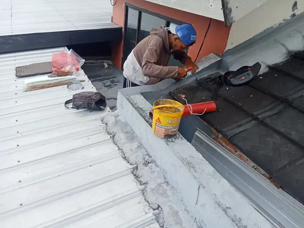 TUKANG ATAP BOCOR