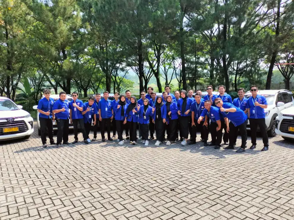 Driver / instruktur sekolah mengemudi