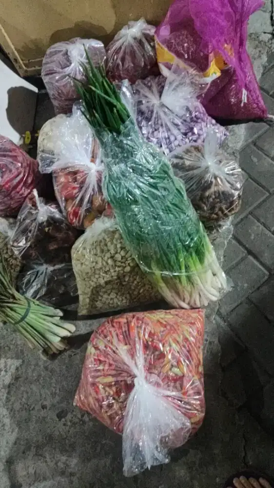 Di Cari Pegawai Pria bagian Packing lalu Kirim sayur ke resto