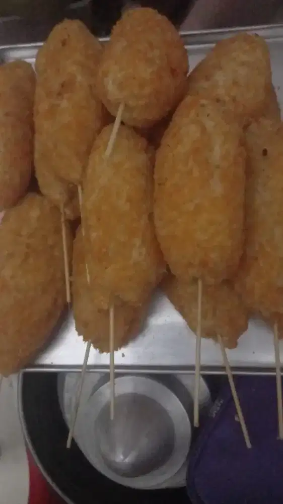 karyawan penjaga kantin sekolahan