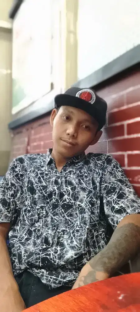 Cari kerjaan yang menerima orang bertato dan bermodalkan KTP