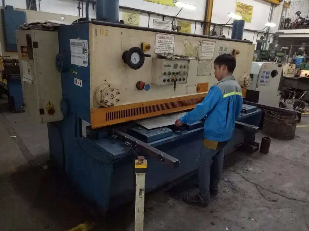 Potong Tekuk Plat & Roll Plat