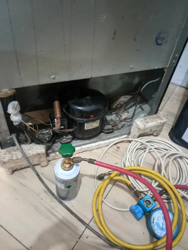 SERVICE KULKAS,AC,MESIN CUCI