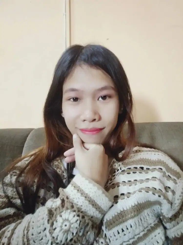 wanita serius mau kerja