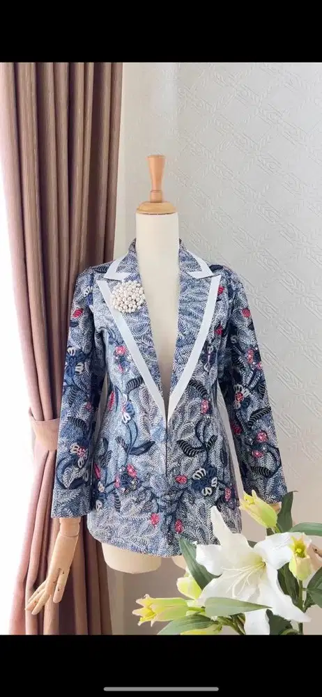 Dibthkan tukang POLA POTONG Batik. asal Majenang Cilacap