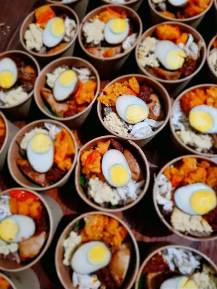 Paket nasi box cocok untuk acara kantor,ulang tahun,pengajian,sedekah