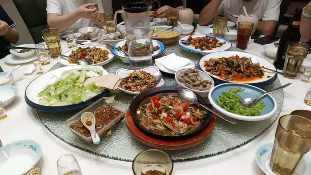 CARI PELAYAN RESTORAN DI TOKYO, PIK3