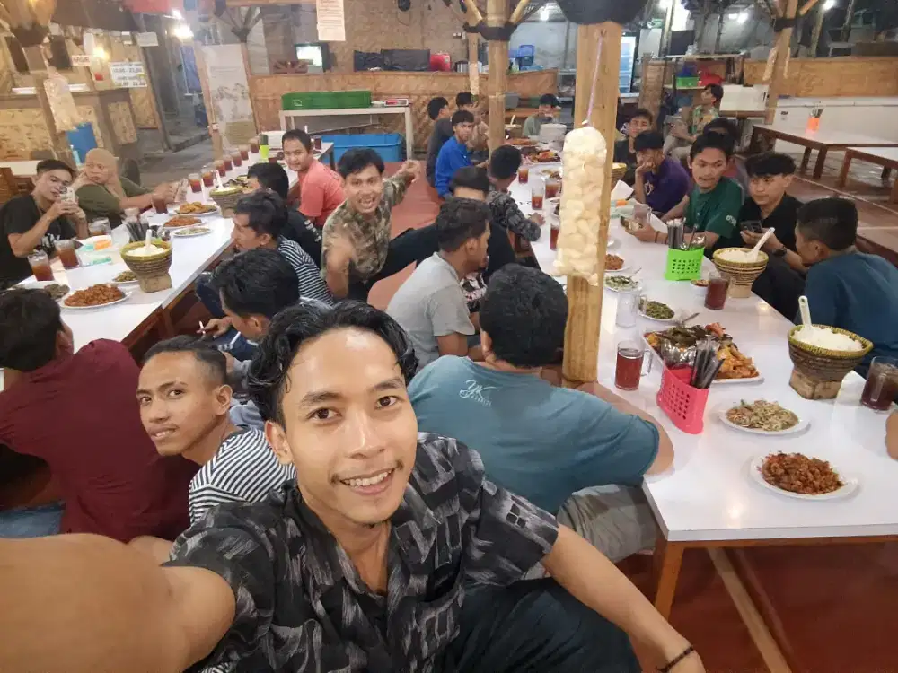 mencari kerja di restoran dan marketing