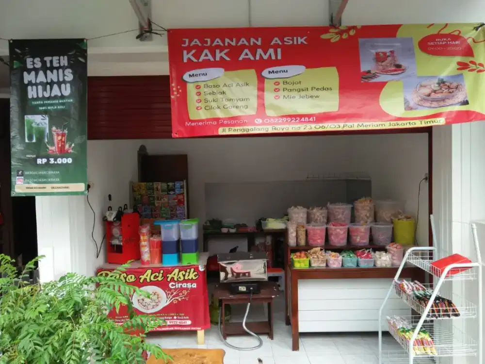 Karyawati warung seblak
