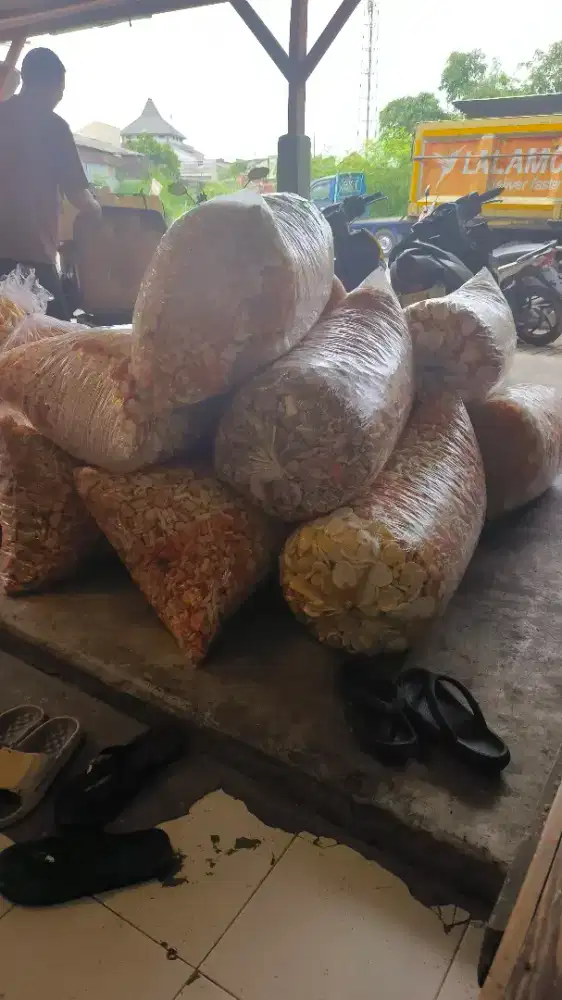 Mencari tenaga kuli yang kuat n ada tenaga untuk produksi pakan ternak