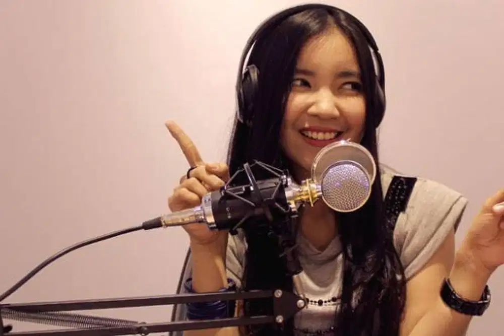 LOKER: HOST LIVE