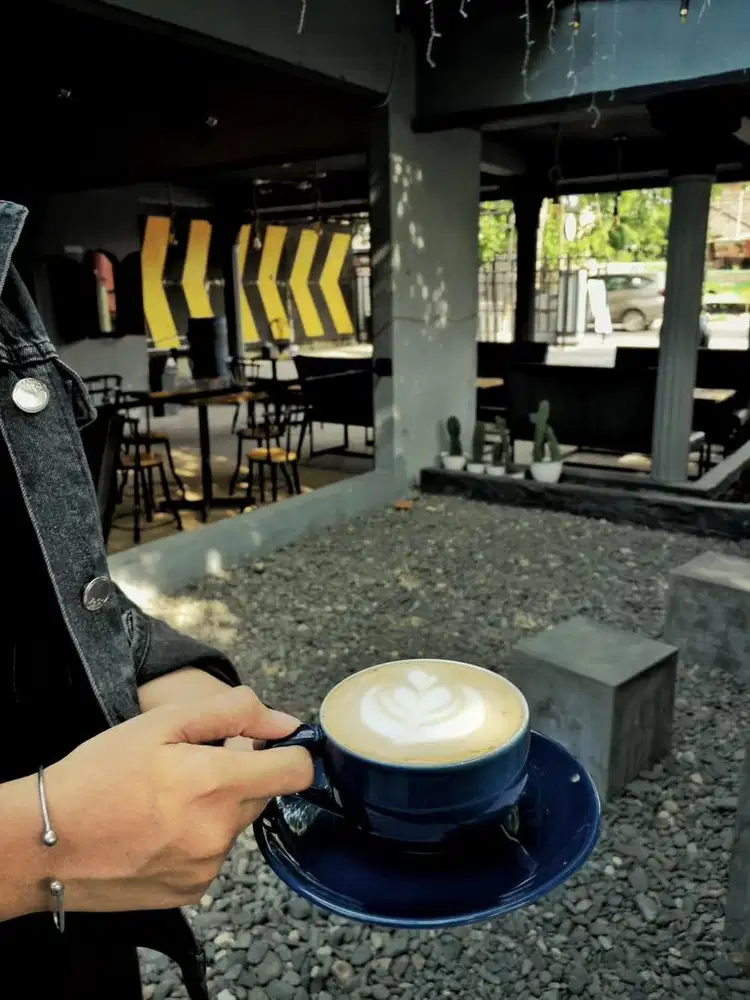 DIBUTUHKAN BARISTA PEREMPUAN