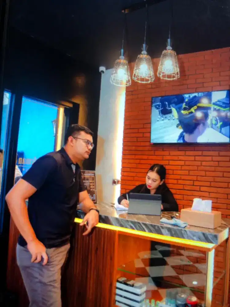 Dicari kasir wanita untuk barbershop mulyosari