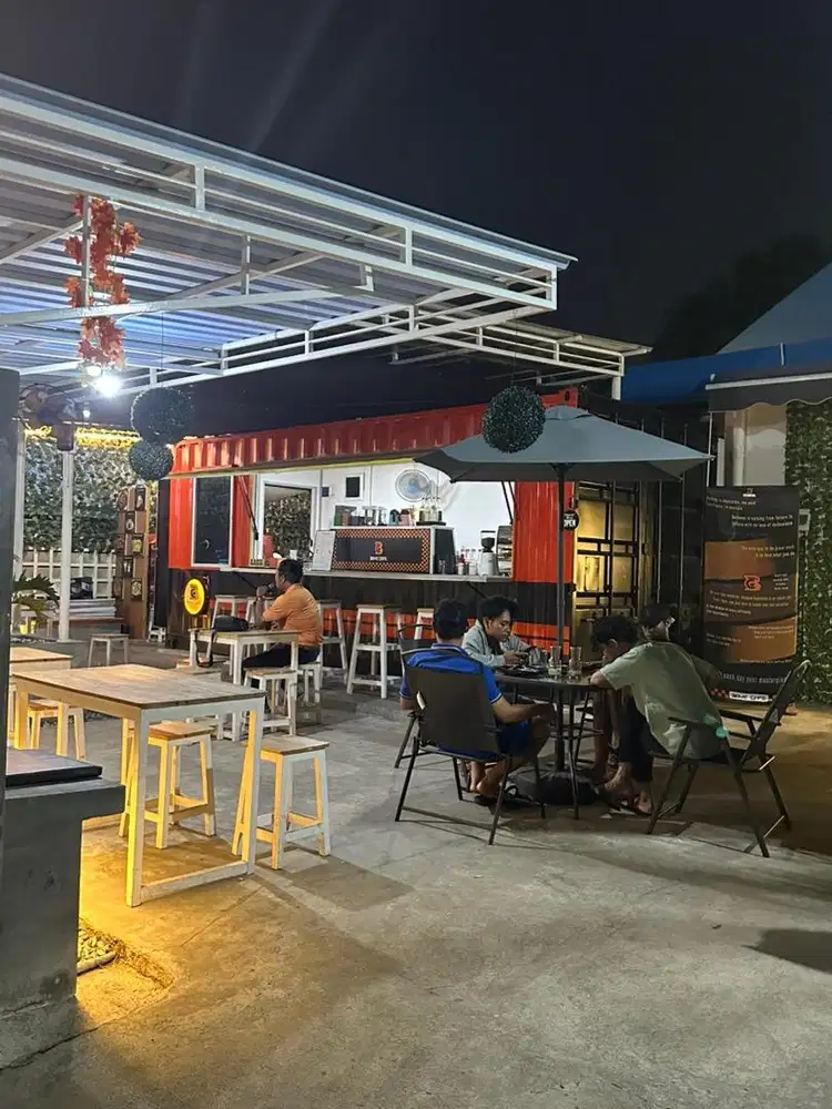 Barista di Cafe dan Junior Chef di kedai Ayam Goreng