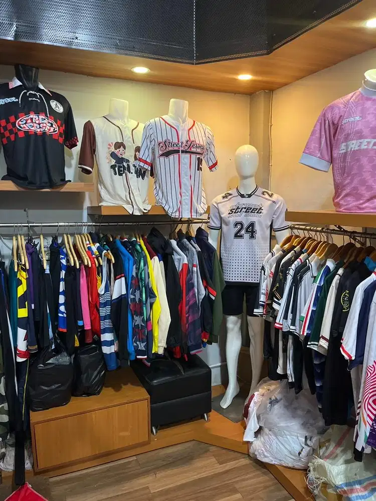 Dibutuhkan designer graphis  untuk custom jersey
