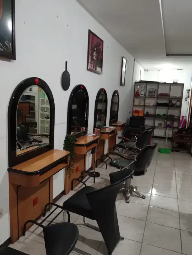Dicari dibutuhkan Kapster Salon yg sudah berpengalaman
