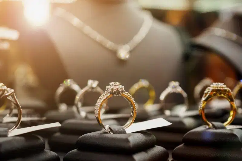 Lowongan staff wanita jaga toko accesoris kedoya raya
