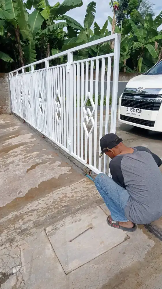 Cari tenaga bantu bengkel las