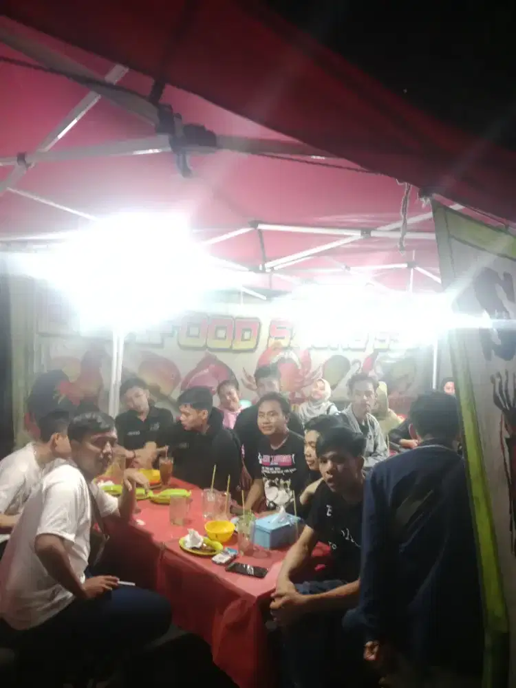 Di cari kariawan laki laki untuk  pecel lele seafood dan Chinese food