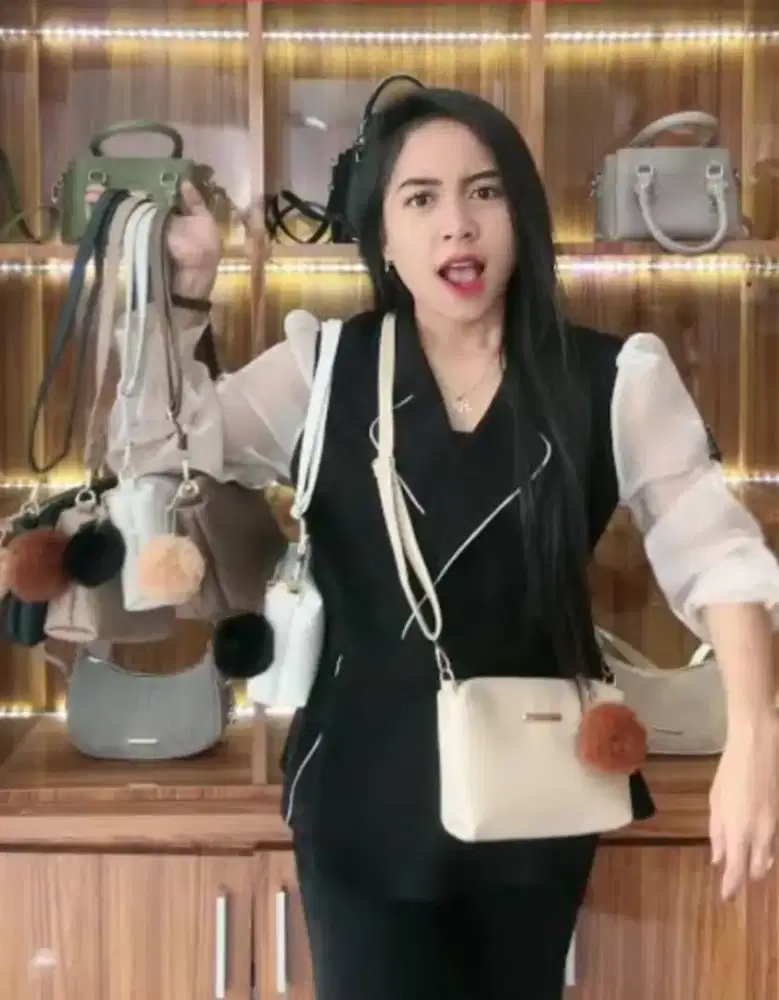 Dicari Host Live Tas Preloved
