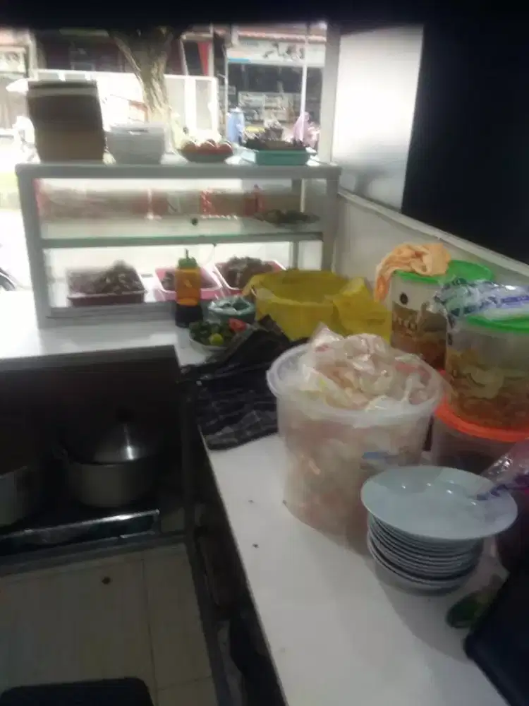 Dibutuhkan wamita utk warung makan.