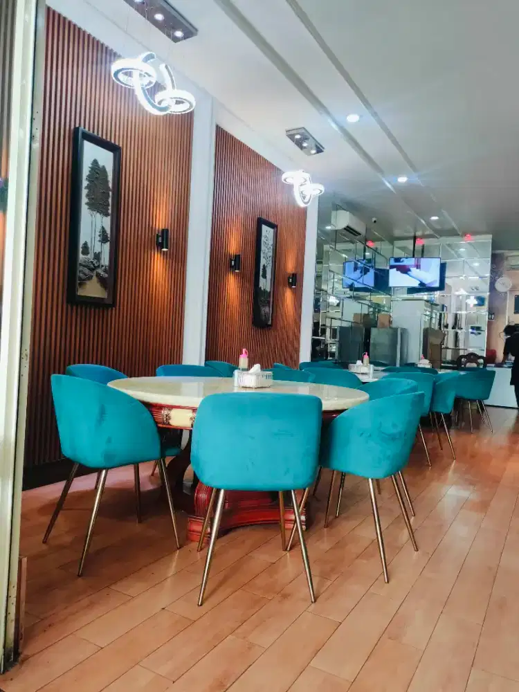 Staf waiters cafe