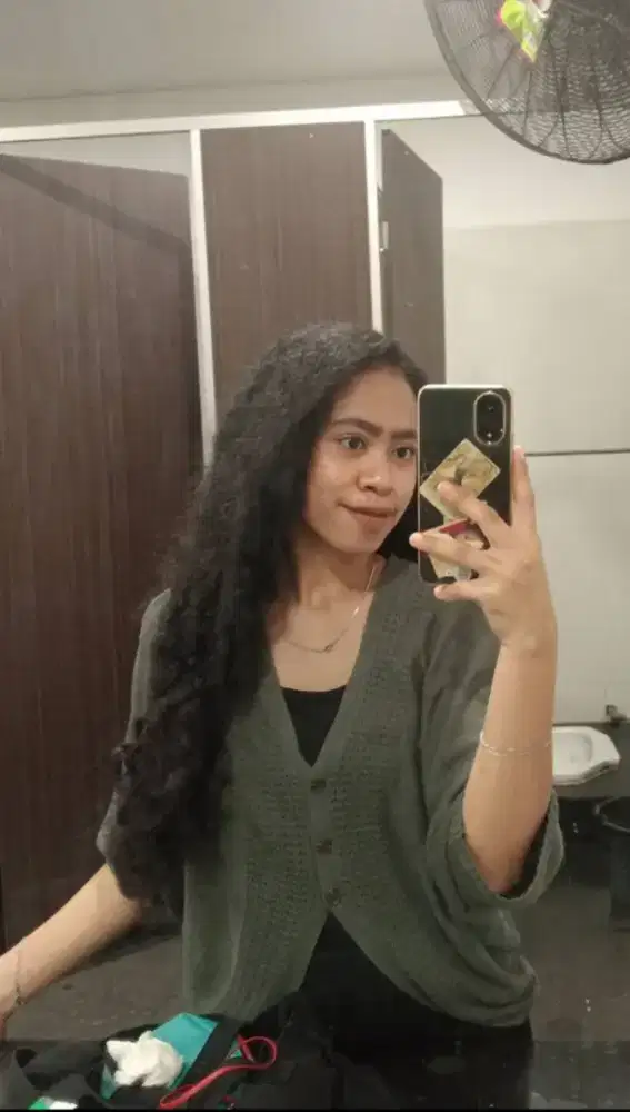 SAYA SEDANG MENCARI FREELANCE MODELING ATAU APAPUN