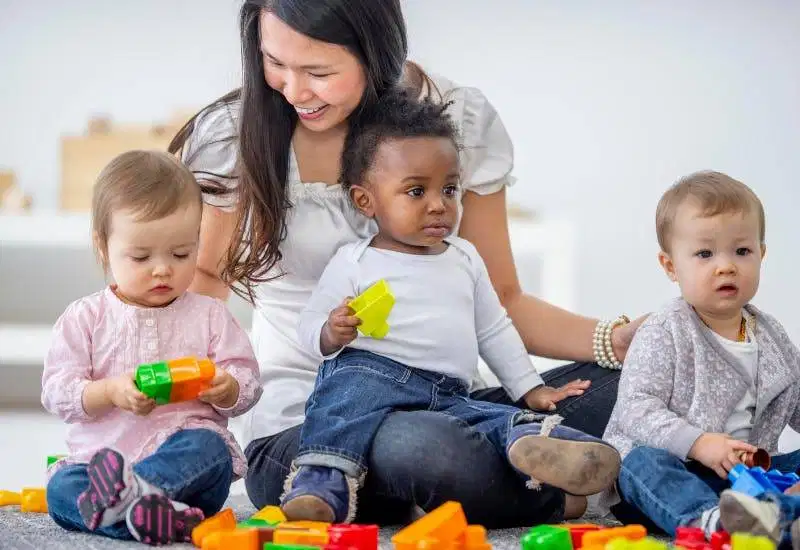Lowongan Pengasuh Anak / Baby Sitter / Nanny  - Surabaya