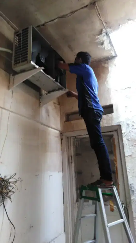 Jasa service AC surabaya
