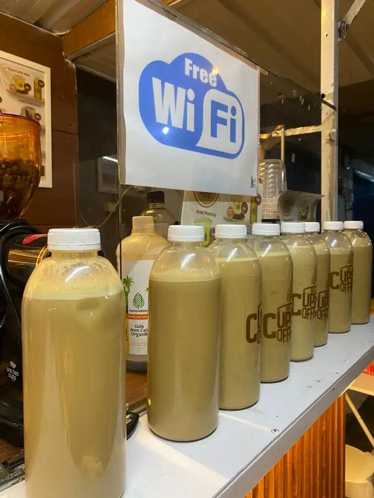 Karyawan kedai kopi