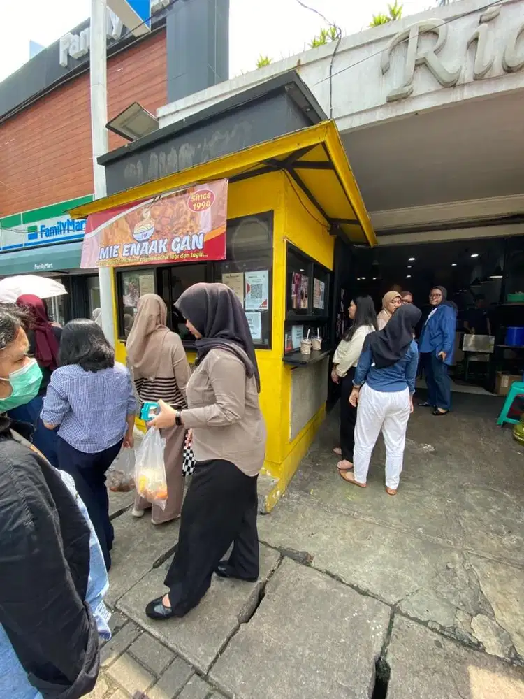 Mencari karyawan untuk toko bakmi ayam