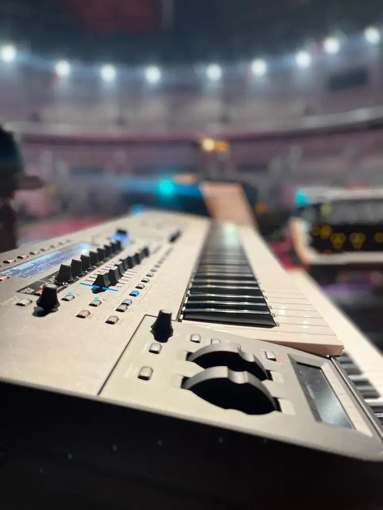 Sales audio alat musik dan teknisi audio