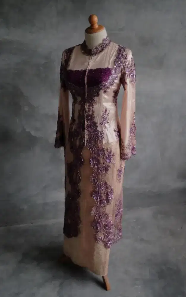 Menyewakan Kebaya,Kain,Jas/Beskap Tradisional