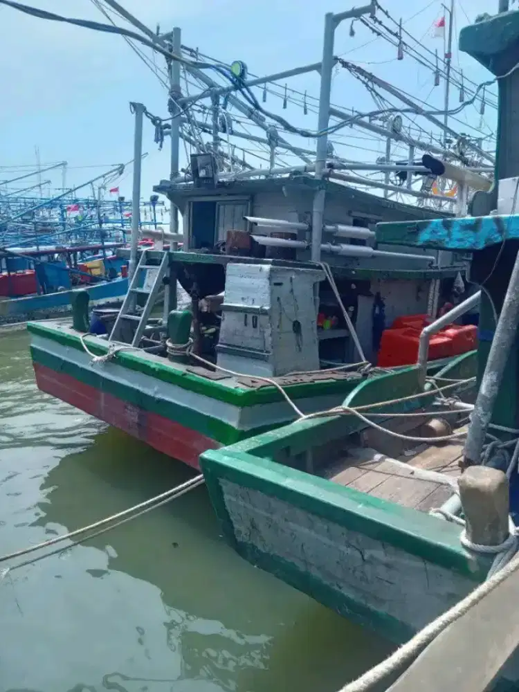 Butuh 2 orang yang serius kerja abk kapal cumi bukan yang wartawan