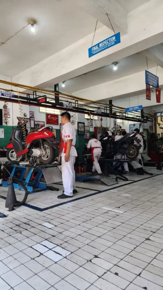 Kerja di bengkel