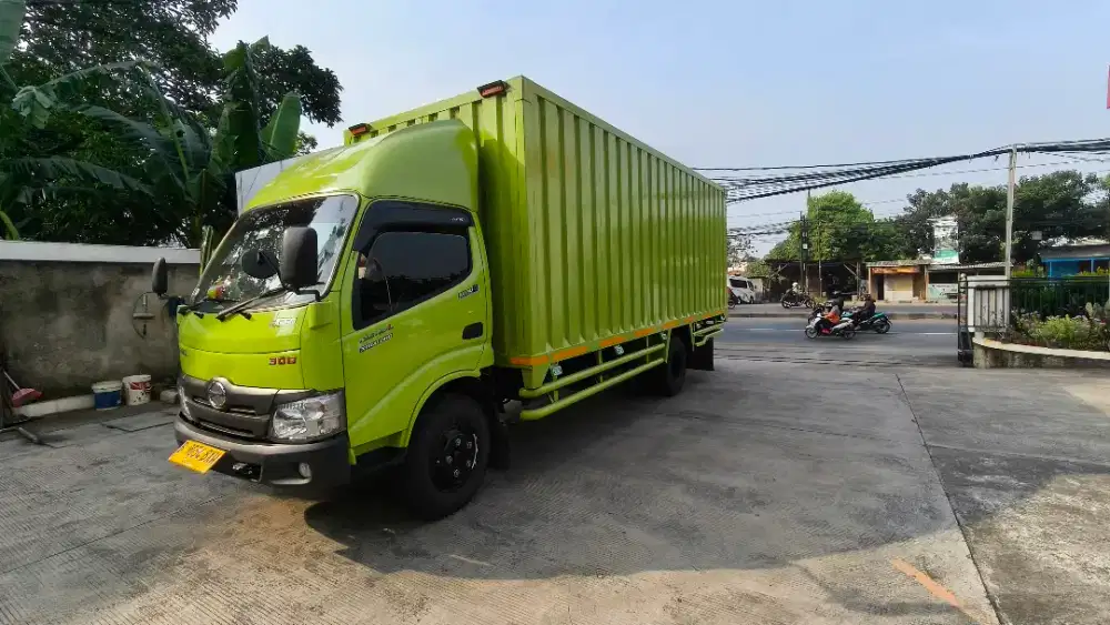 LOWONGAN KERJA SALES HINO CIPUTAT