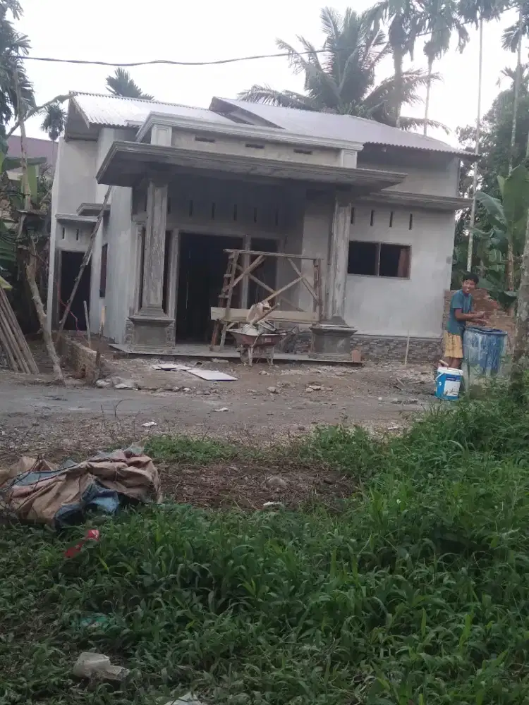 Tukang bangunan dan baja ringan