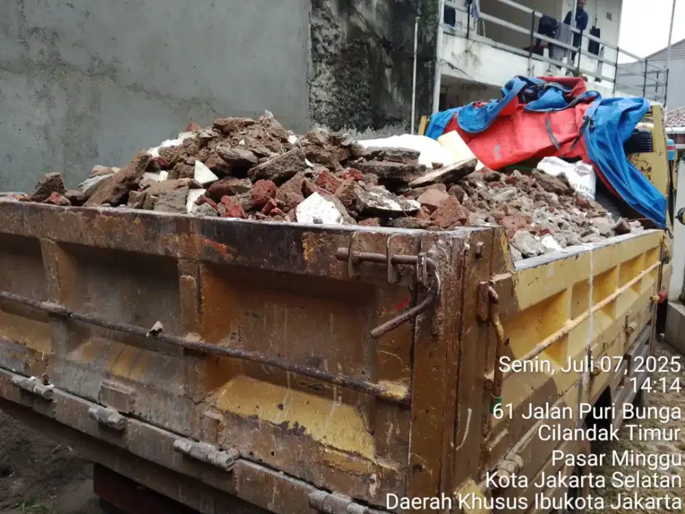 Buang puing sampah