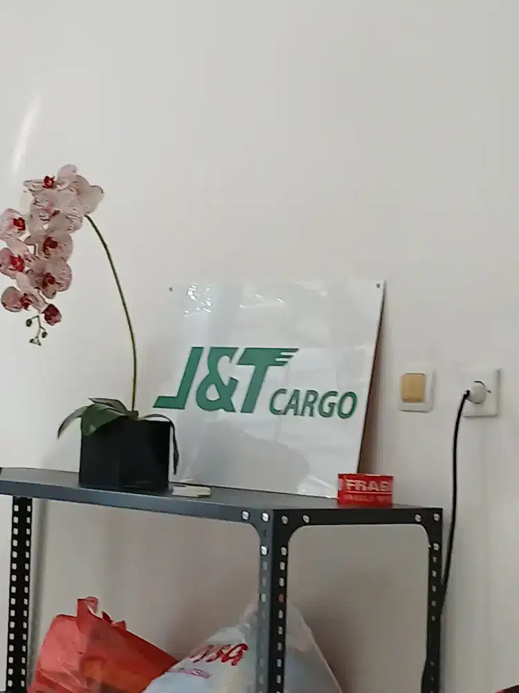 Kurir J&T Cargo
