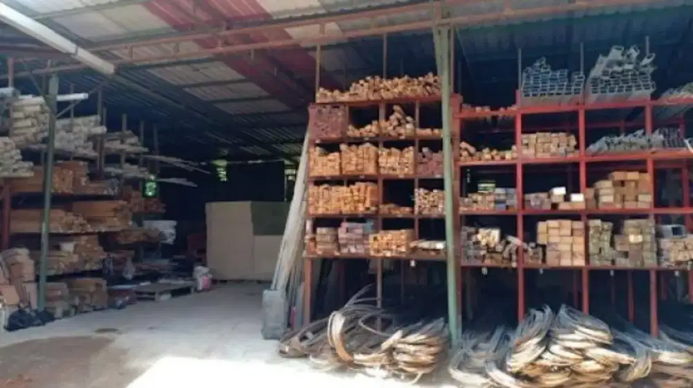 DICARI ADMIN WANITA UNTUK TOKO MATERIAL