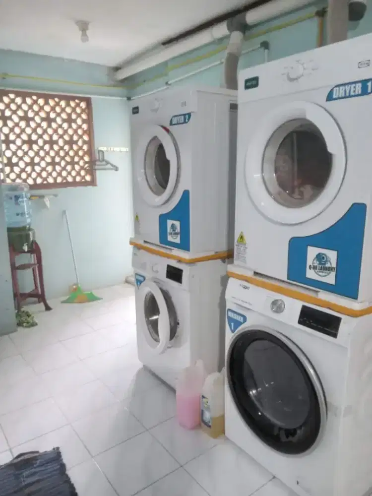 Wanita untuk pegawai Laundry