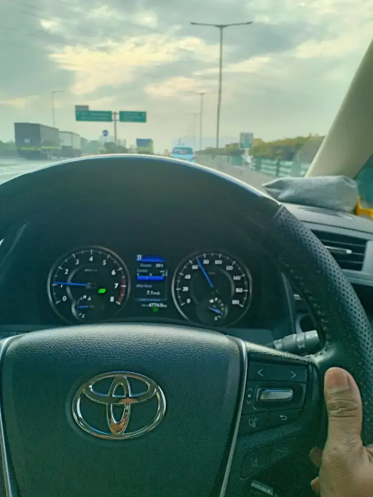 Mencari pekerjan, sebagai driver pribadi atau perusahaan.