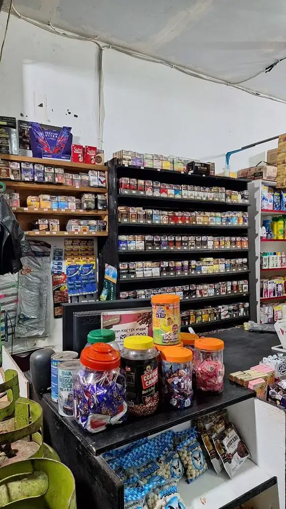Dicari karyawati untuk kasir toko maksimal umur 25